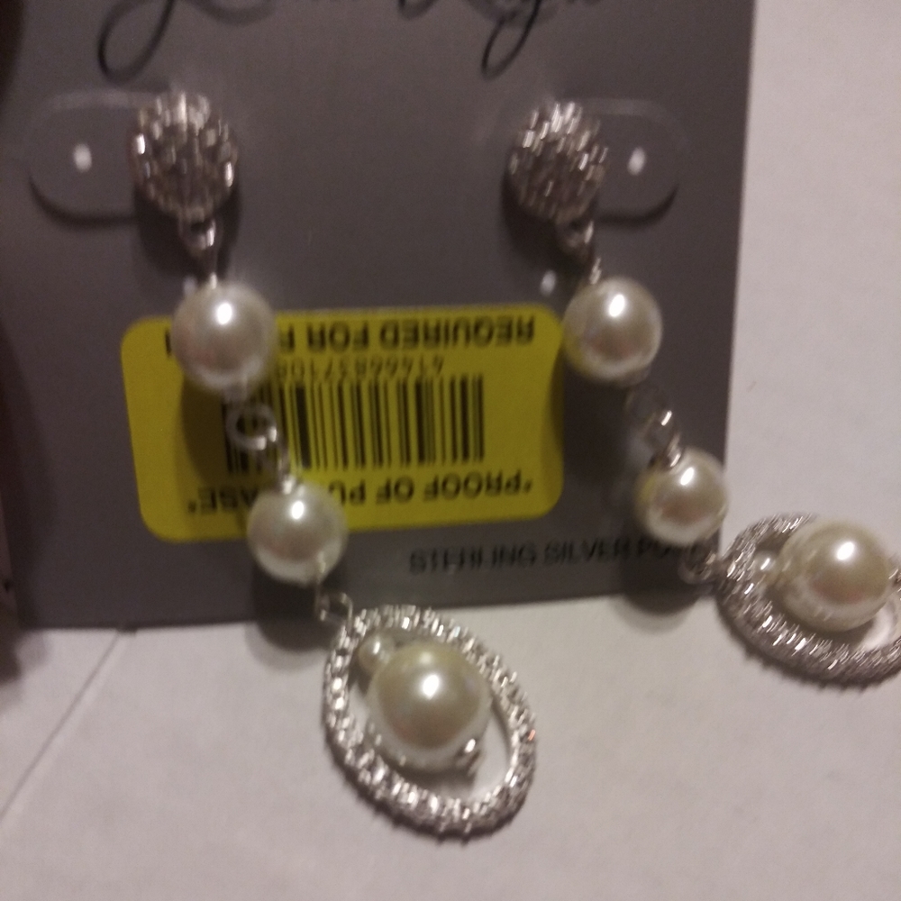 Gemma Layne dangle pearl earring
